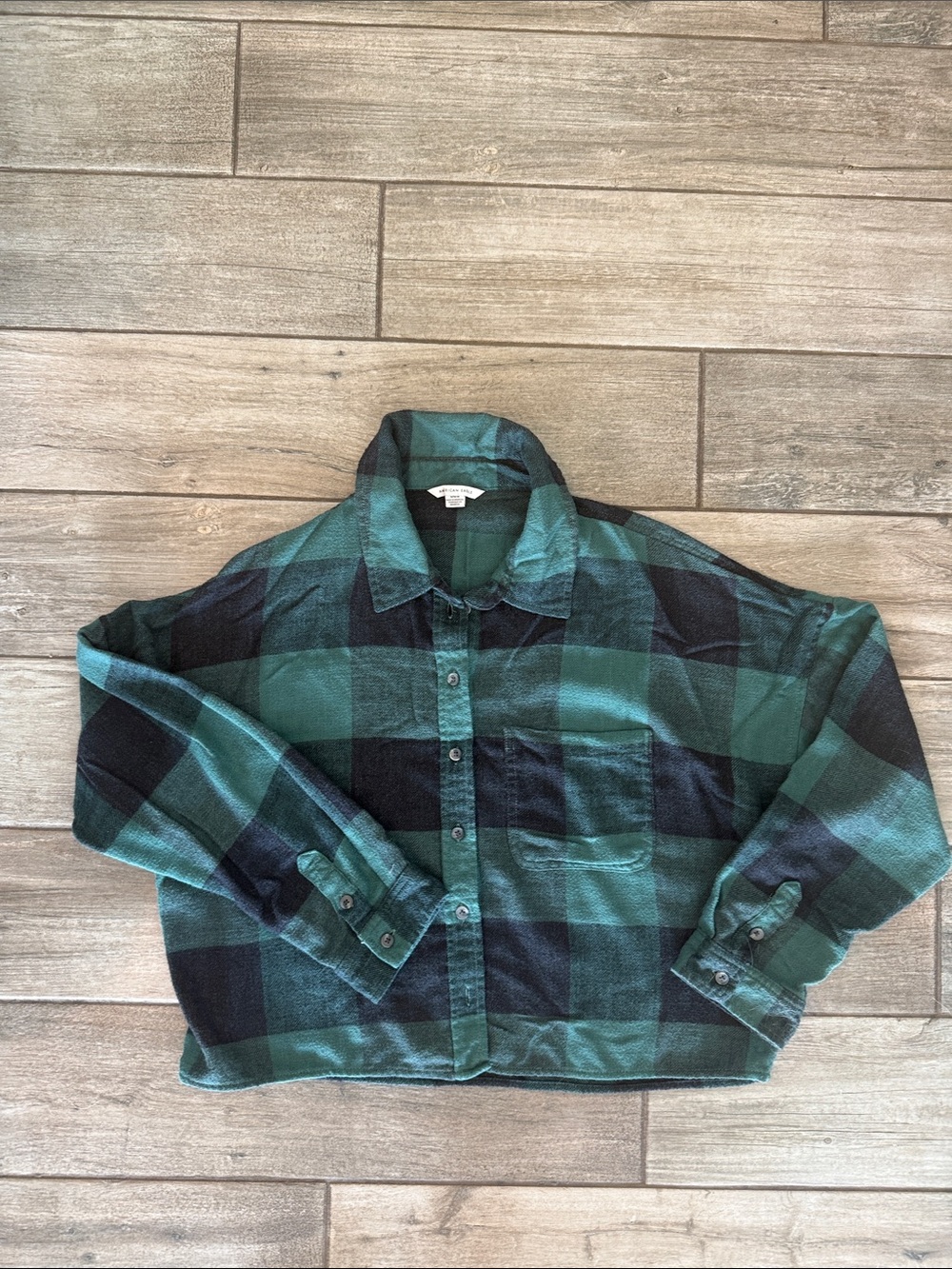 American Eagle Outfitters Buffalo Plaid Cropped Button-Up Flannel